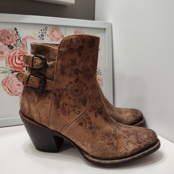 Lucchese Shoes - 🥰EUC Lucchese Catalina Floral Genuine Leather Distressed Zip Ankle Boots, 7.5